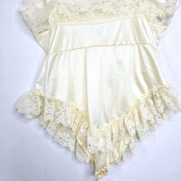 Vintage JCPenny Light Yellow Lace Ruffle Teddy Satin Sleep Romper Lingerie USA - Picture 4 of 9